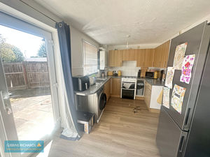 Kitchen- click for photo gallery